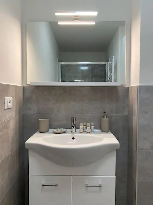 Nencionihouse- Modern Comfort Close To City Center Florence Italy